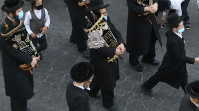 רבבות מעם ישראל שמחו בשמחת תורה, ונשמרו מהמגפה