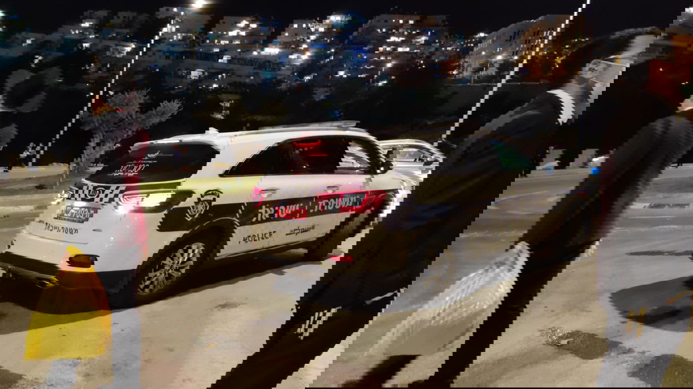 המשטרה פשטה: החתן והכלה נמלטו. צפו