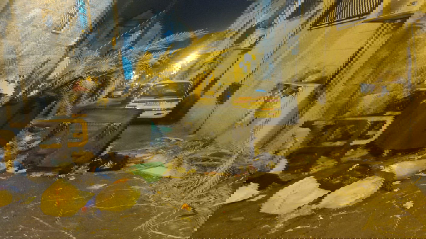 כוח ימ"ר פשט על מאה שערים וחיפש חשודים בתוך סוכות