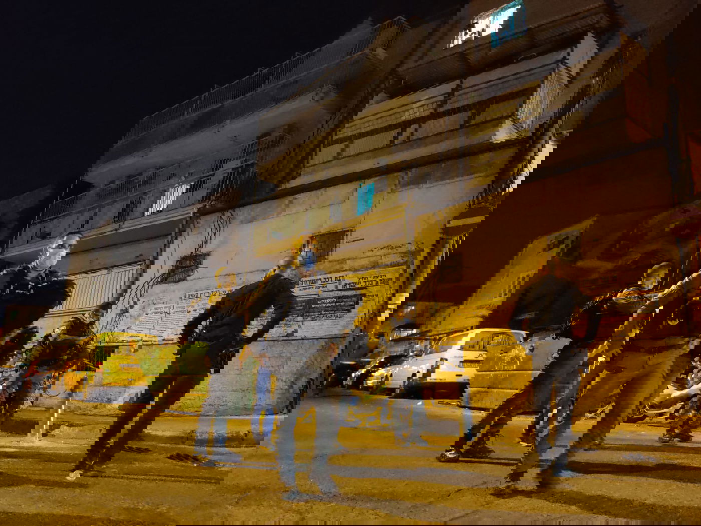 כוח ימ"ר פשט על מאה שערים וחיפש חשודים בתוך סוכות