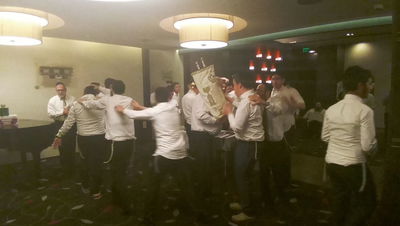 אחדות מרגשת בהקפות במלונית הקורונה