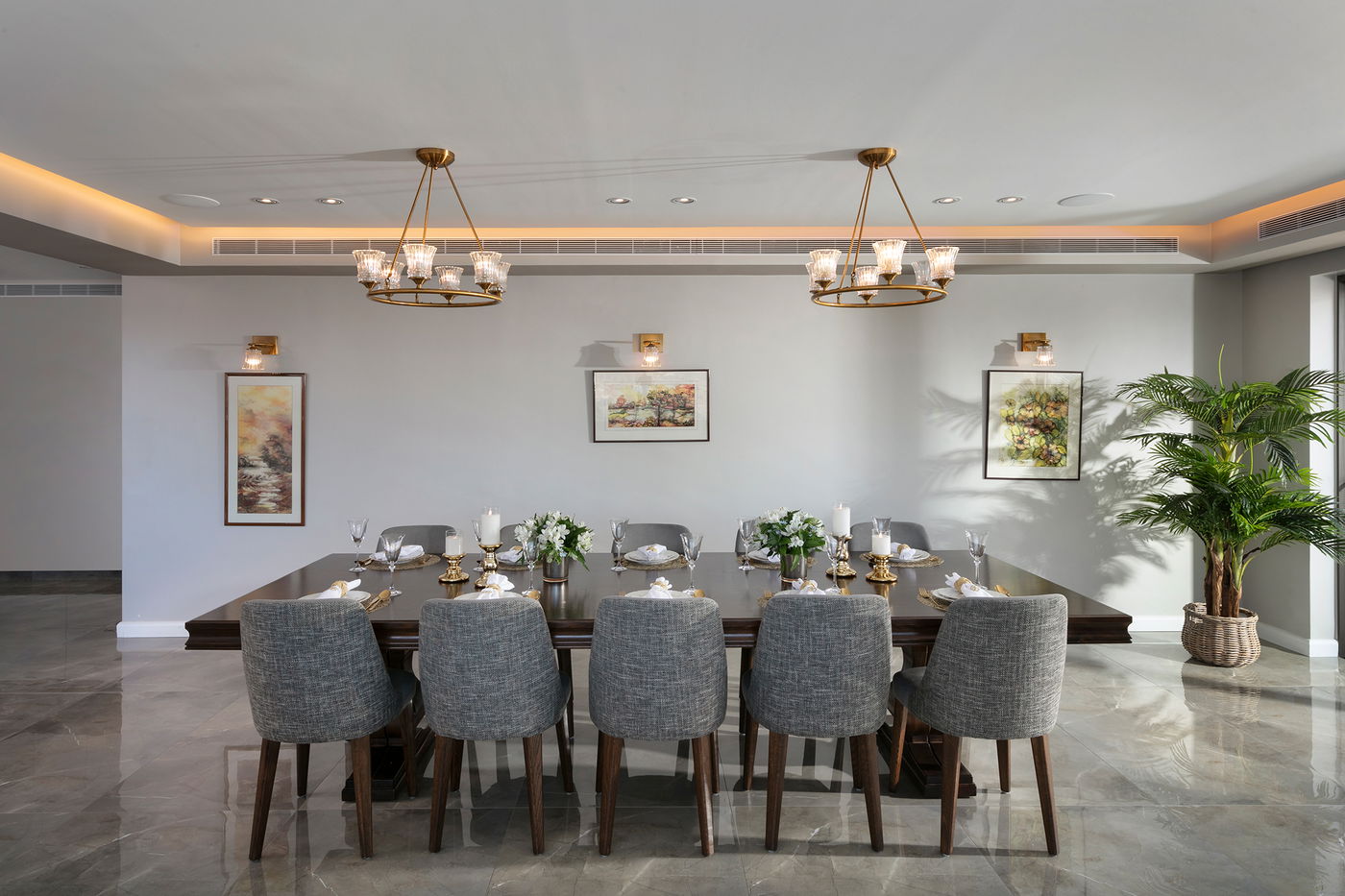 הצבע שנבחר לחלל המרכזי תורם אף הוא את חלקו למראה החמים והמשפחתי