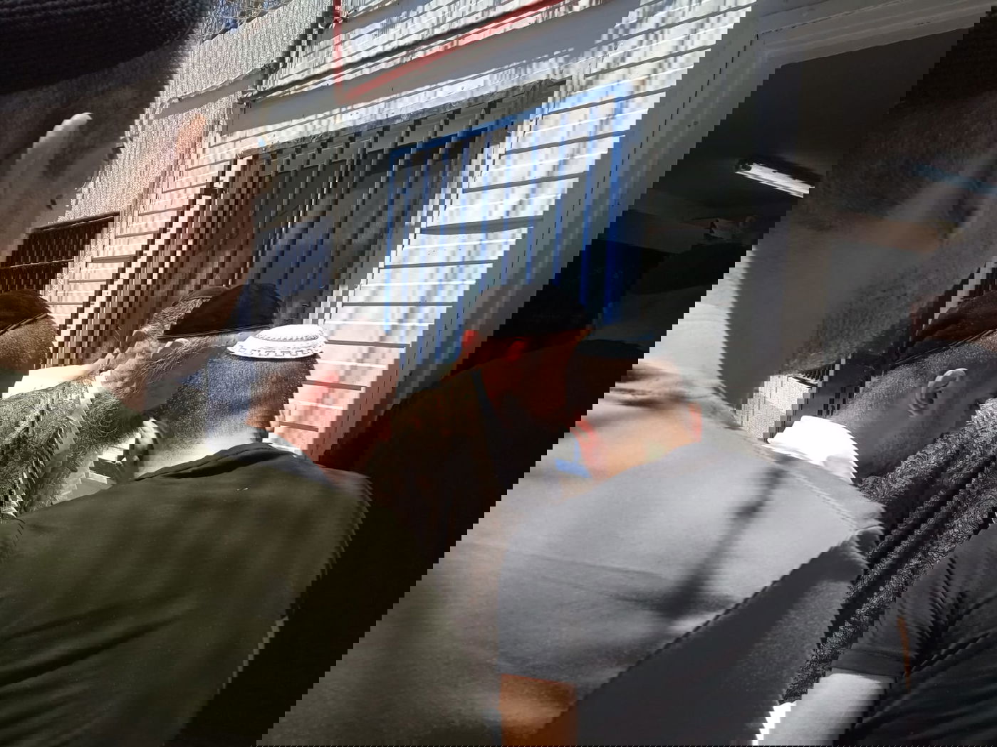 המקובל בכניסה לכלא, לחזק עצורים