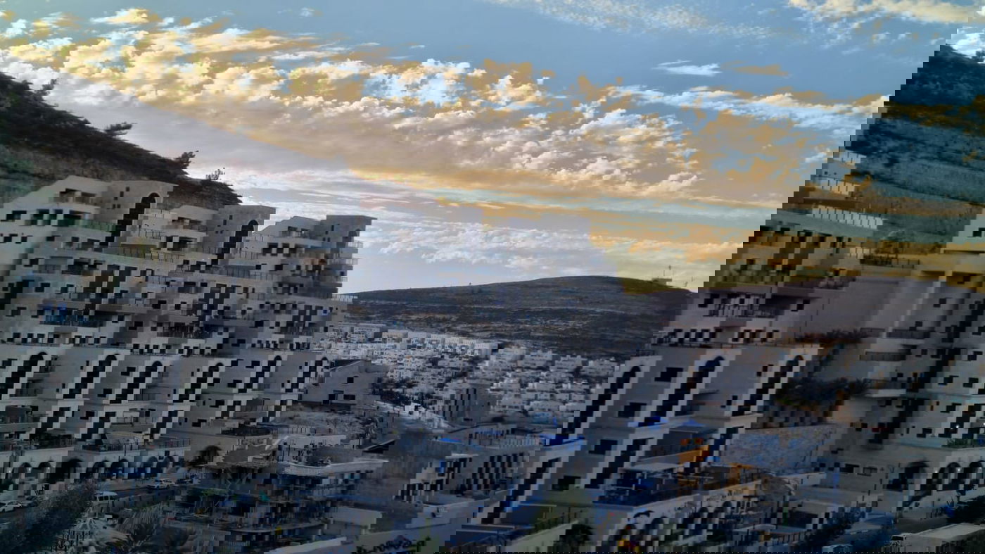 תיעוד מרהיב: שמים, עננים ו... שקיעה