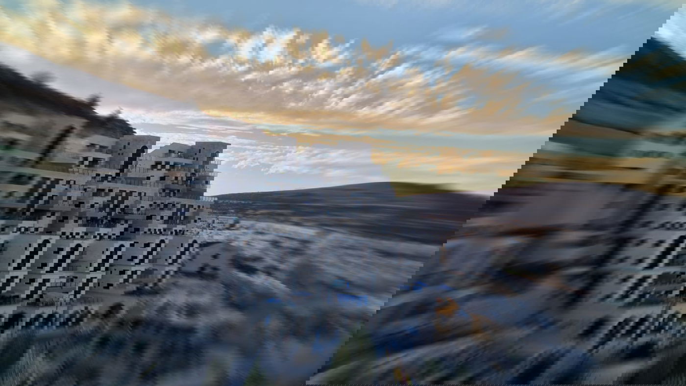 תיעוד מרהיב: שמים, עננים ו... שקיעה