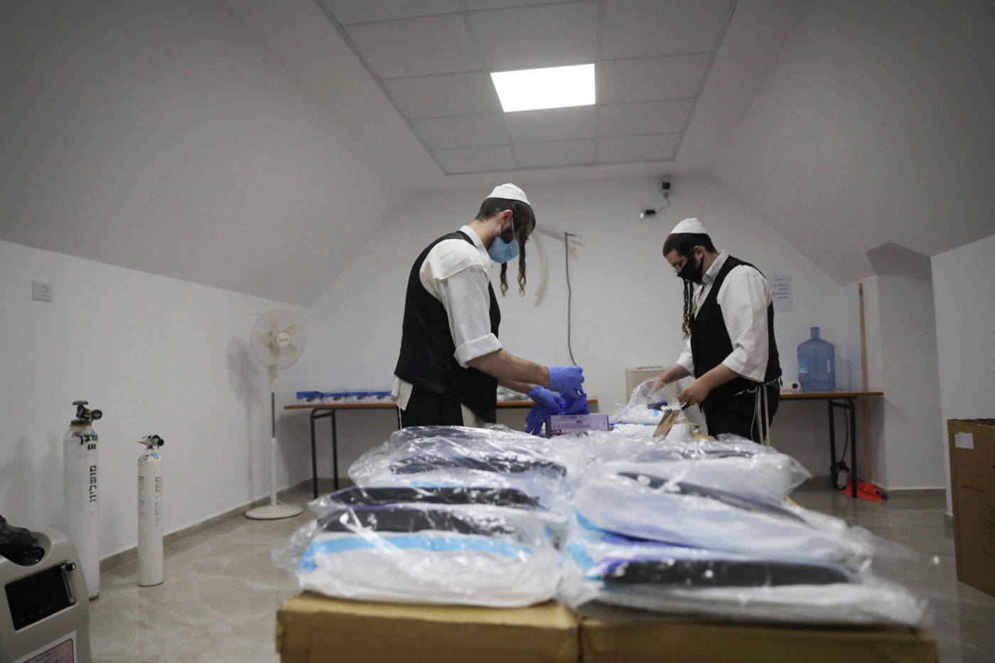 ממאה שערים, גם לחילונים: מטפלים בחולי קורונה - בבתים