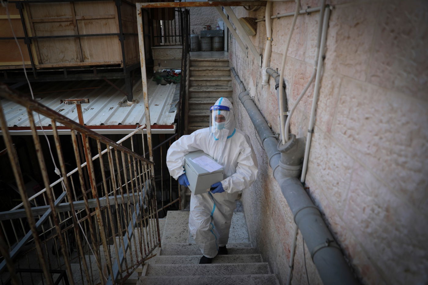 ממאה שערים, גם לחילונים: מטפלים בחולי קורונה - בבתים