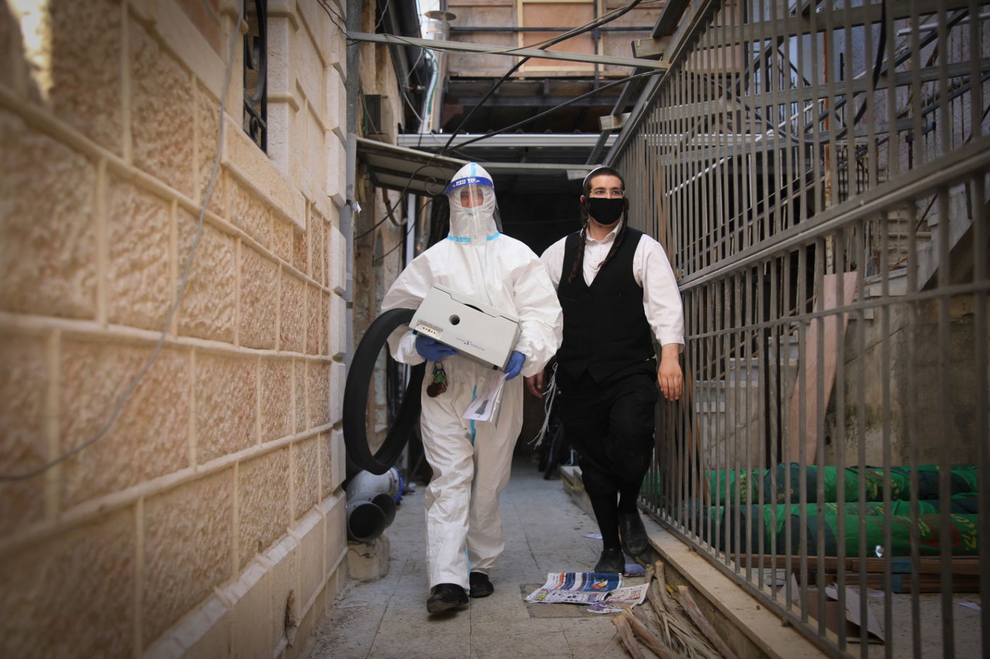 ממאה שערים, גם לחילונים: מטפלים בחולי קורונה - בבתים