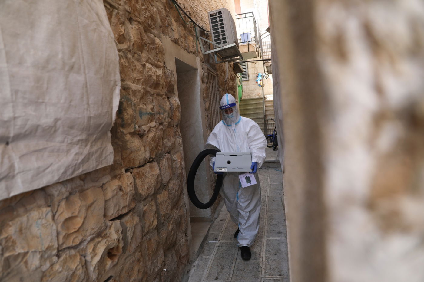 ממאה שערים, גם לחילונים: מטפלים בחולי קורונה - בבתים