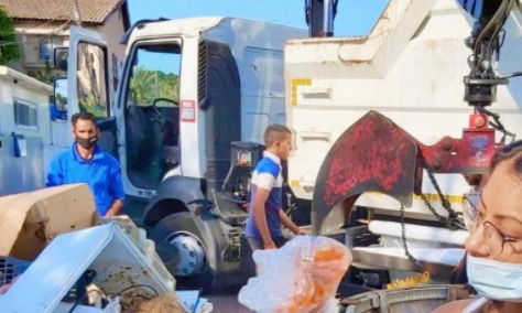 פועלים התגייסו וחילצו מהפח טבעת נישואין