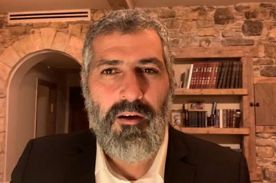 צבי יחזקאלי בפינה על פרשת בראשית. צפו