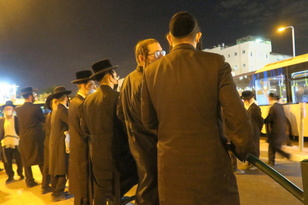 מאות הפגינו בביתר עילית נגד סגירת ת"תים