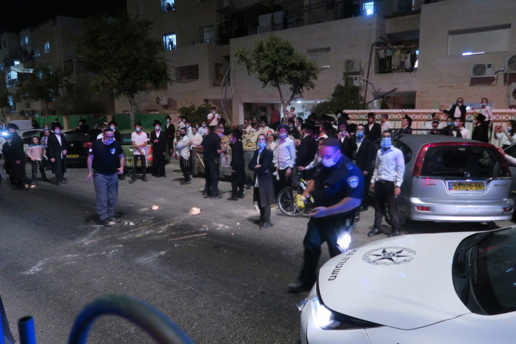 מאות הפגינו בביתר עילית נגד סגירת ת"תים