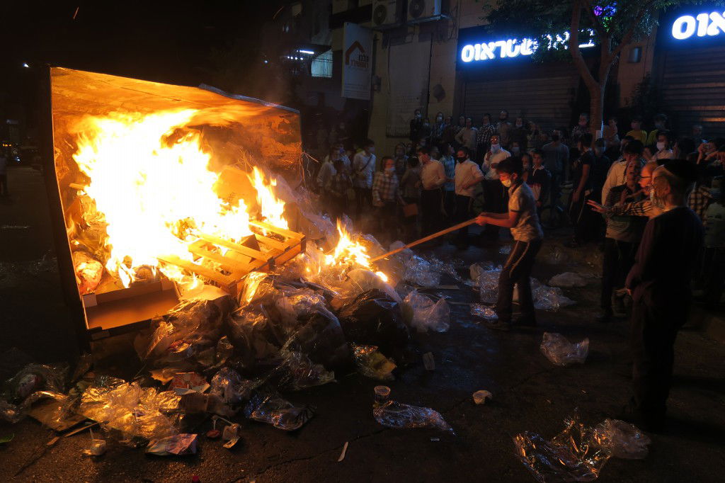 מאות הפגינו בביתר עילית נגד סגירת ת"תים