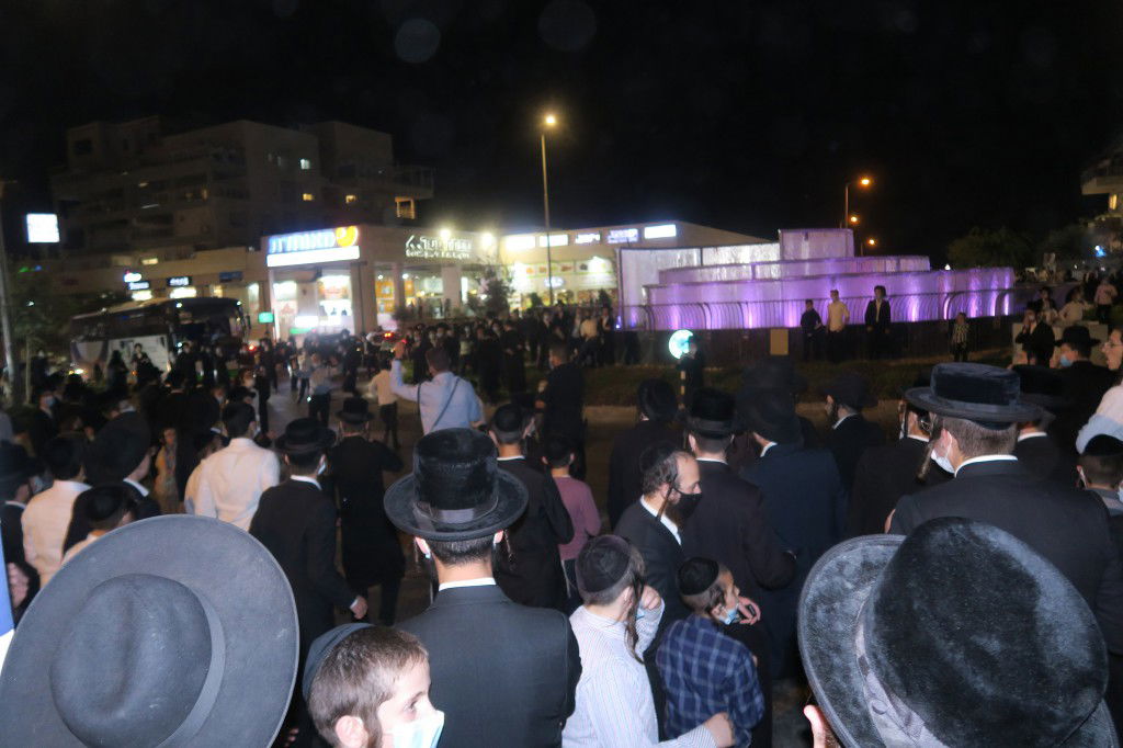 מאות הפגינו בביתר עילית נגד סגירת ת"תים