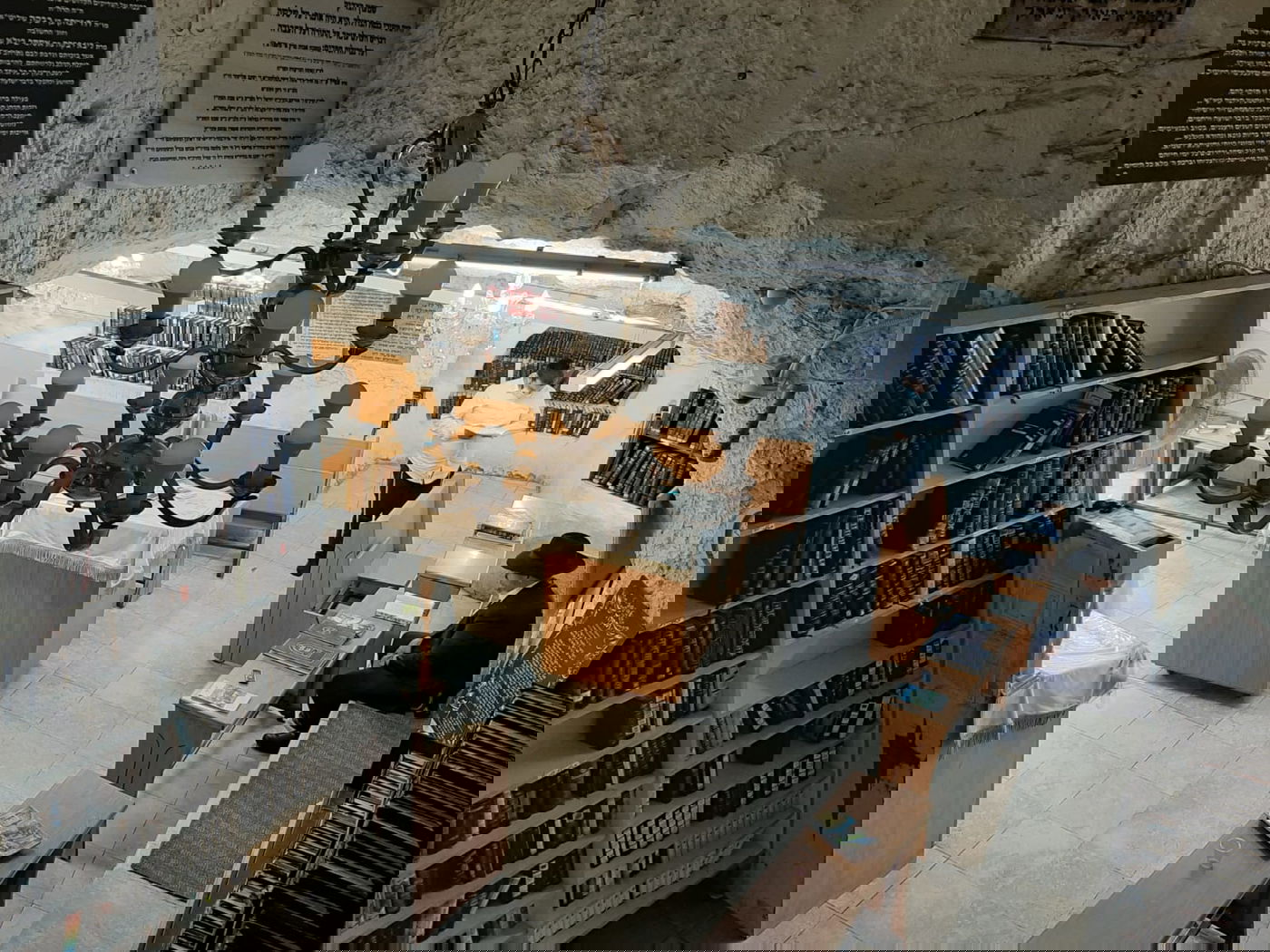 בהילולה: ציון שמעון הצדיק ריק ממתפללים