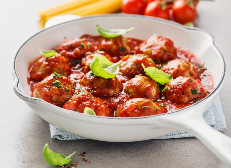 קציצות עוף ברוטב עגבניות ופלפלים