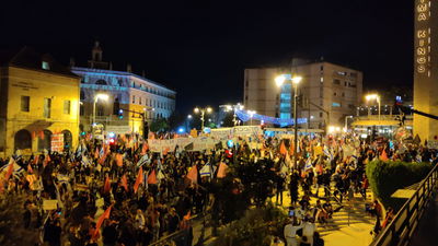 ההפגנות נגד נתניהו חודשו: אלפים ב'בלפור'