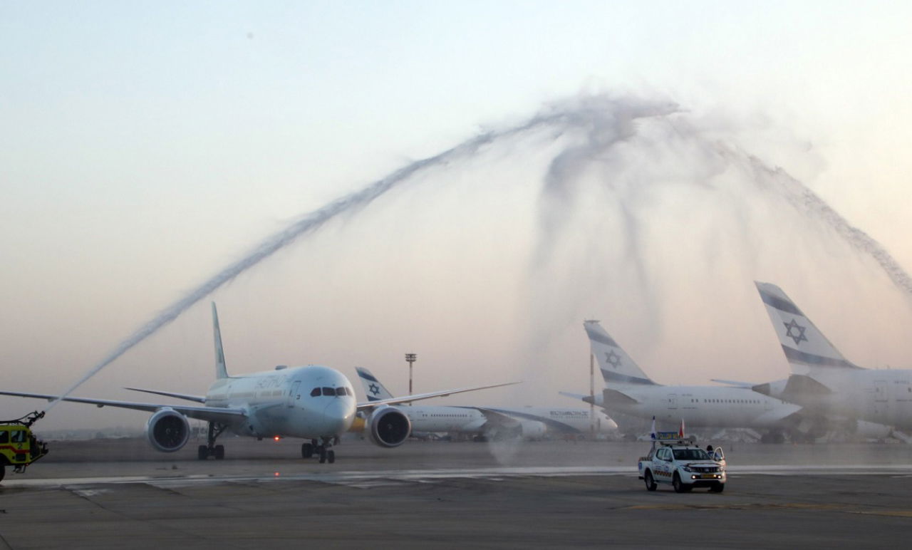 הטיסה המסחרית הראשונה מישראל לאבו דאבי • צפו