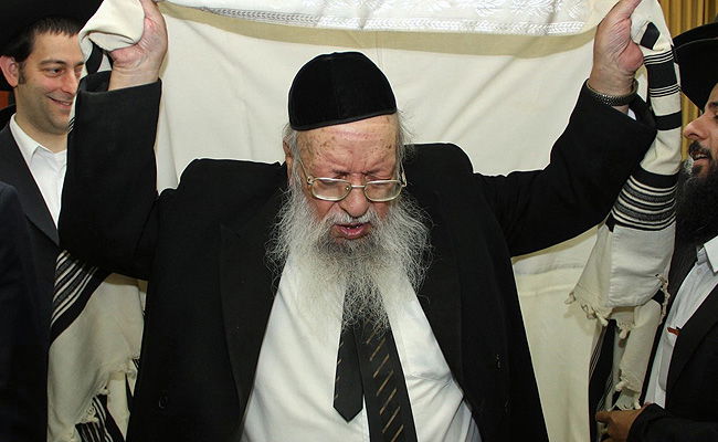 המשגיח הגאון רבי אהרון חדש חלה בנגיף