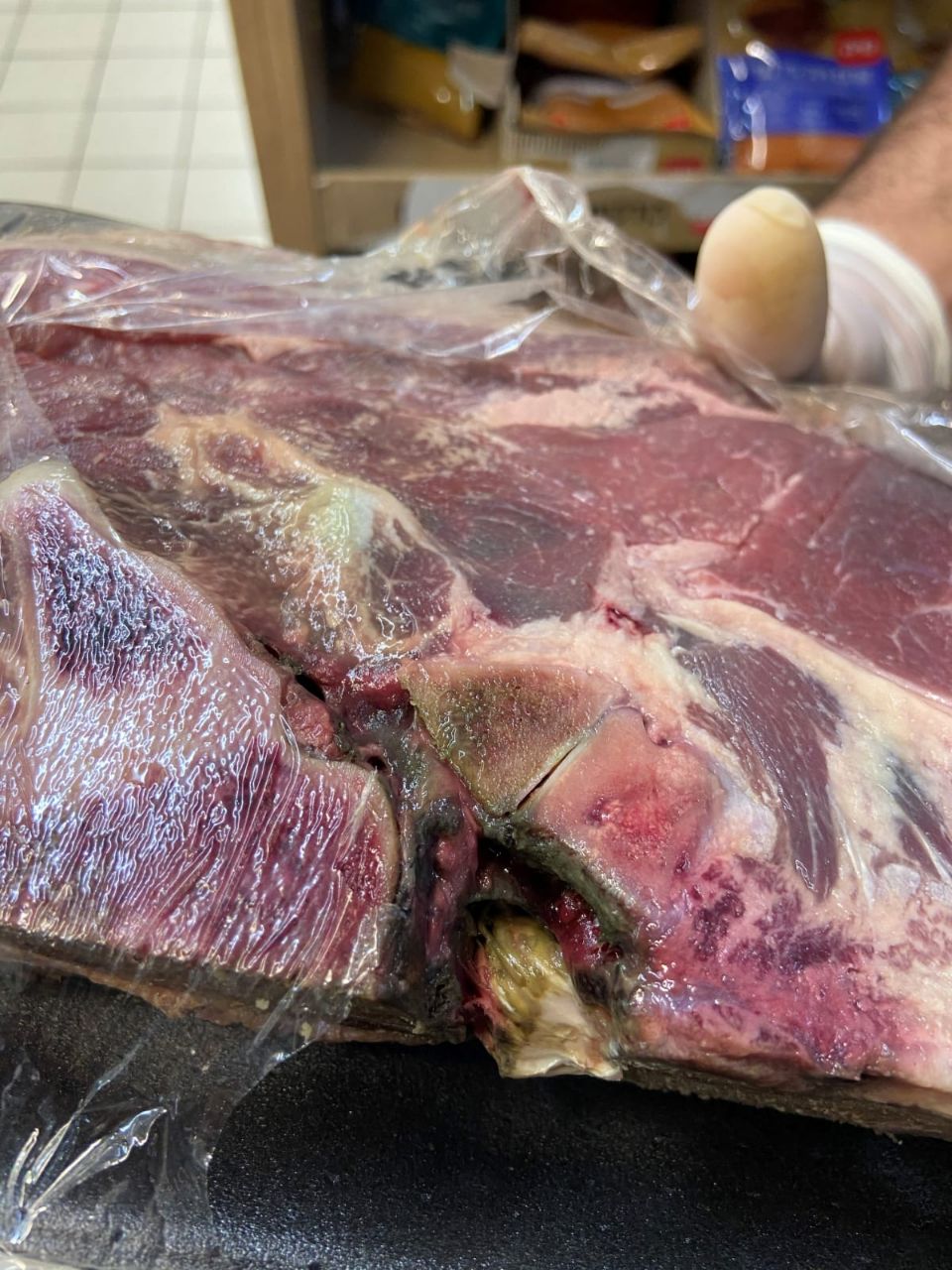 משרד הבריאות השמיד עופות ובשר באיטליז