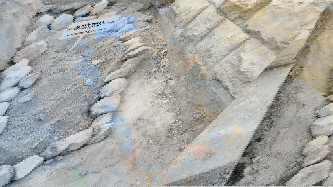 "אל תגעו ברב שלי": מהומה בהלוויה בבעלזא