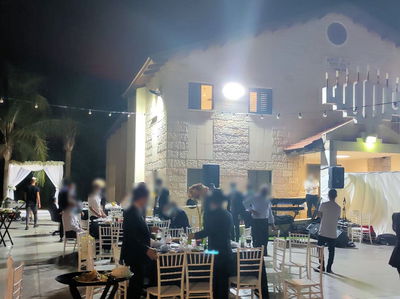 בשטח פתוח: שוטרים פיזרו חתונות בכפר חב"ד