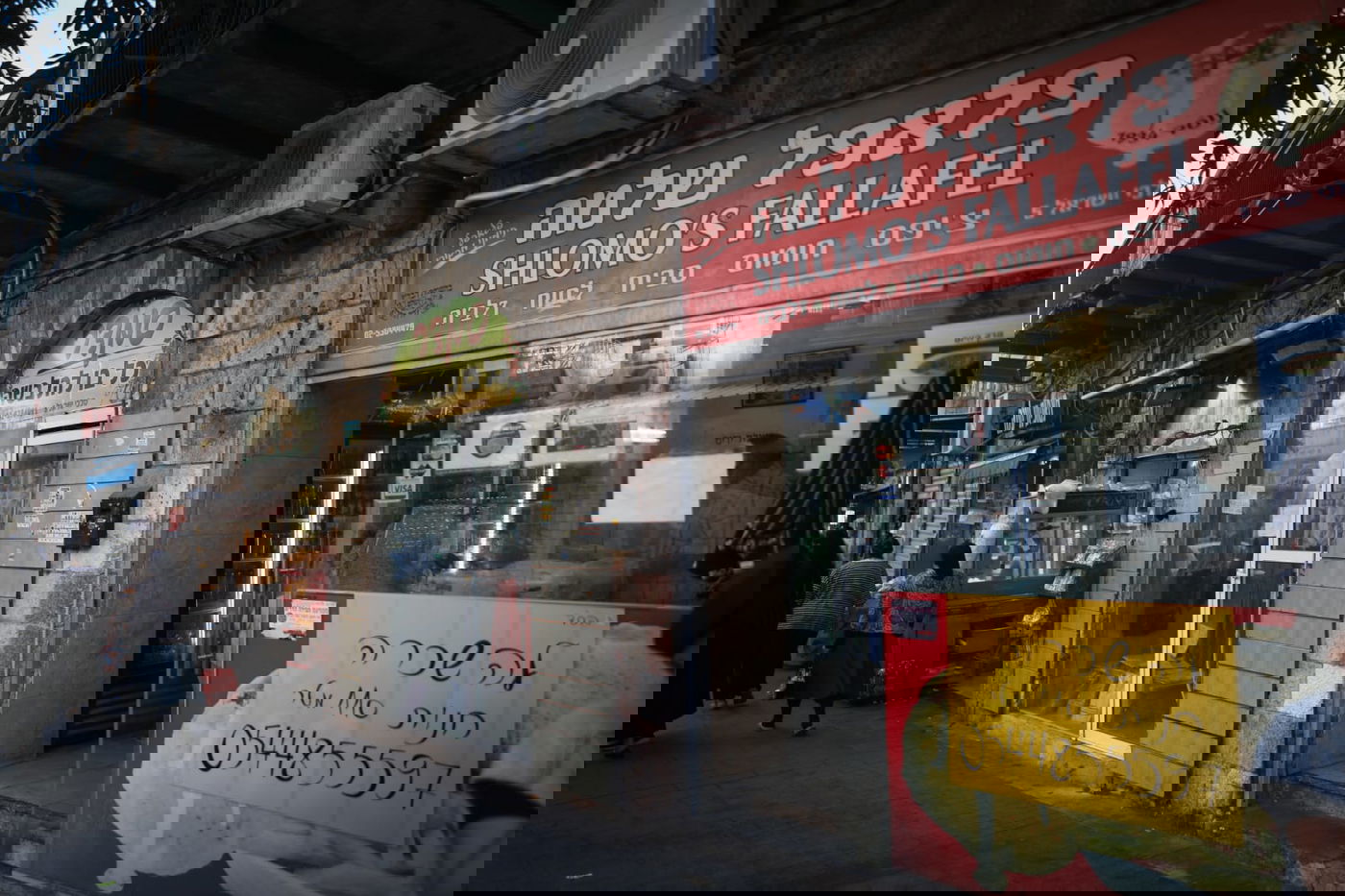 חנויות סגורות ושלטי 'להשכרה': סיור עצוב בשכונת גאולה