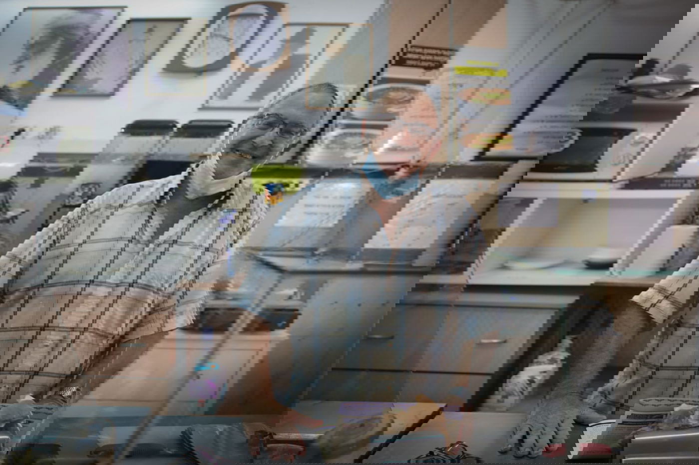 ישראל, מעדכן כי הוא לא סוגר את הפלאפל