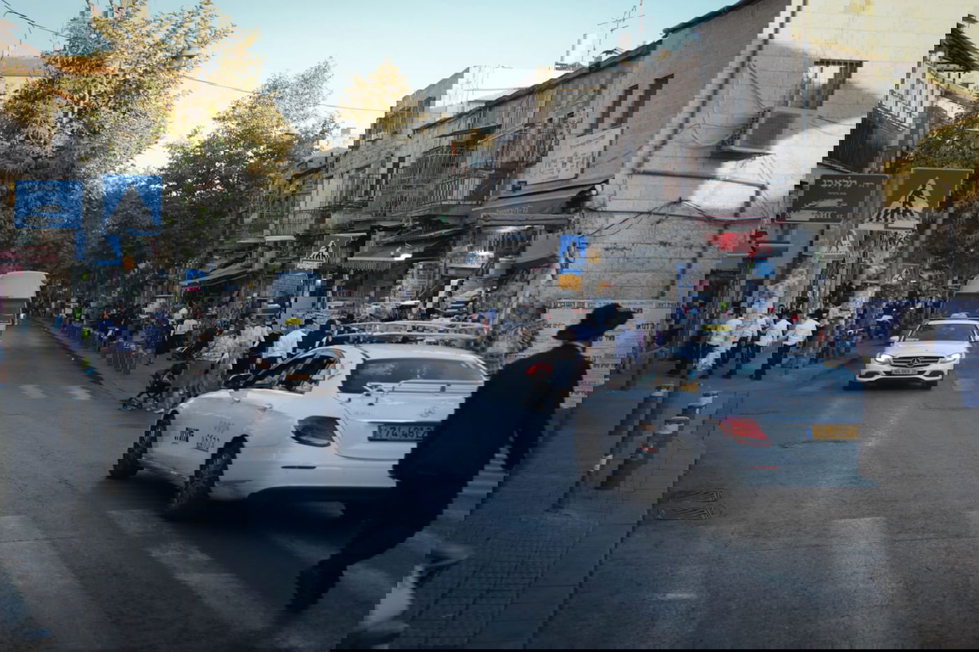 הרחוב שומם ברובו