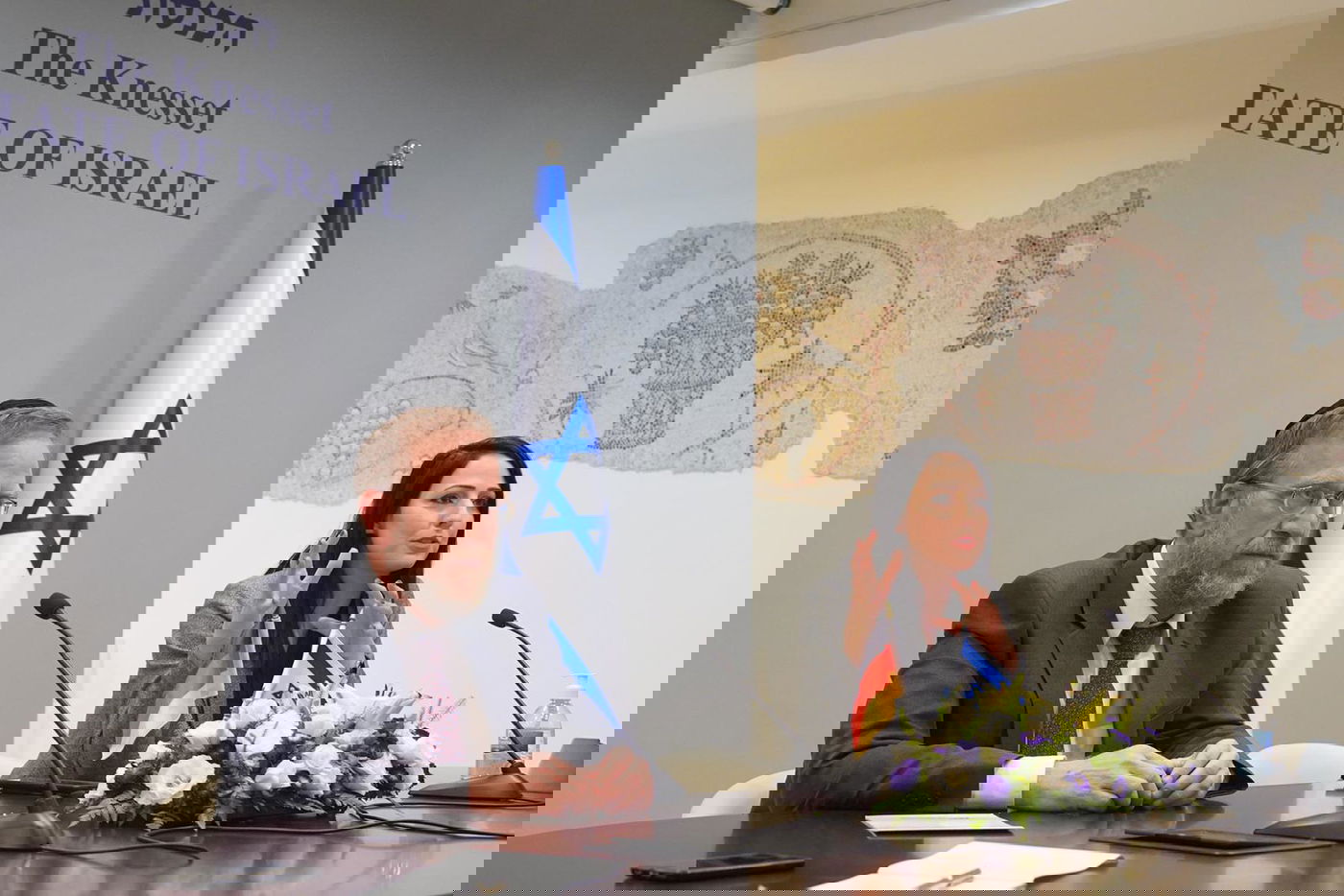 בראש הקבוצה: יצחק פינדרוס וע'דיר כמאל מריח