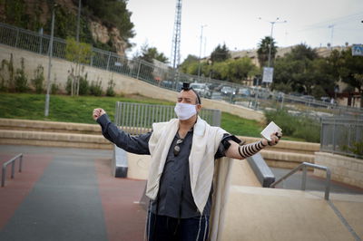 תפילה ברחובה של עיר, אפרת