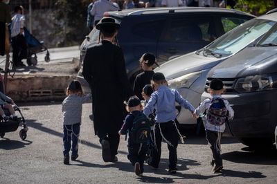 פרופסור: 'החרדים צודקים, לפתוח בתי ספר'