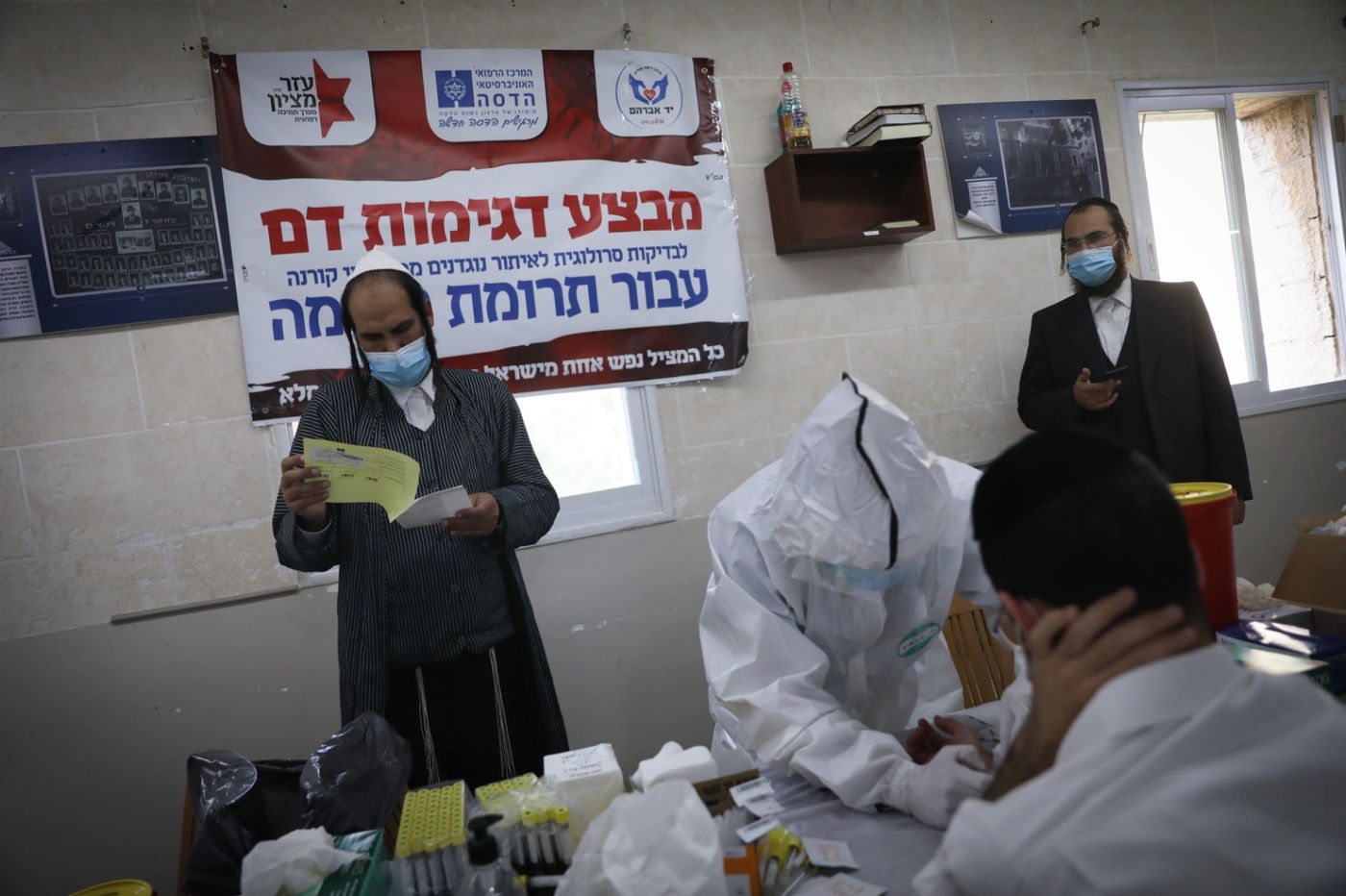 תיעוד: תלמידי הישיבות שהחלימו מקורונה תרמו את דמם כפלאזמות לחולים