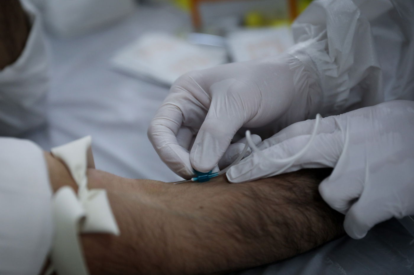 תיעוד: תלמידי הישיבות שהחלימו מקורונה תרמו את דמם כפלאזמות לחולים