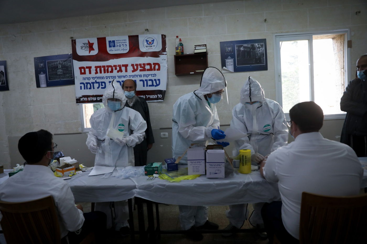 תיעוד: תלמידי הישיבות שהחלימו מקורונה תרמו את דמם כפלאזמות לחולים