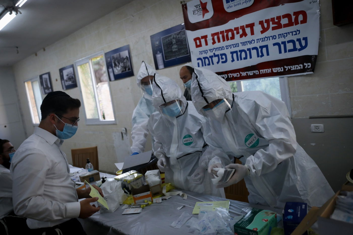 תיעוד: תלמידי הישיבות שהחלימו מקורונה תרמו את דמם כפלאזמות לחולים