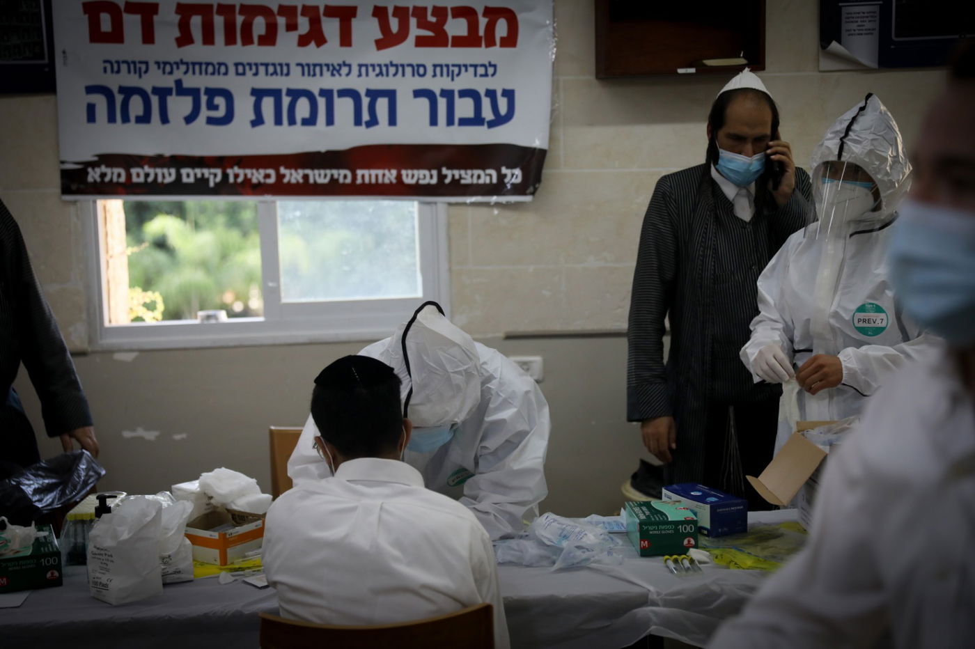 תיעוד: תלמידי הישיבות שהחלימו מקורונה תרמו את דמם כפלאזמות לחולים