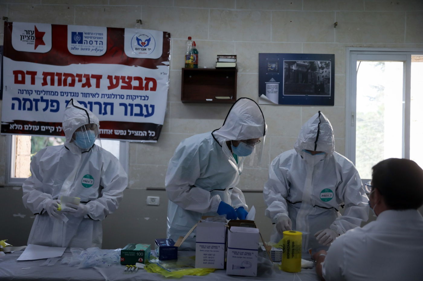 תיעוד: תלמידי הישיבות שהחלימו מקורונה תרמו את דמם כפלאזמות לחולים