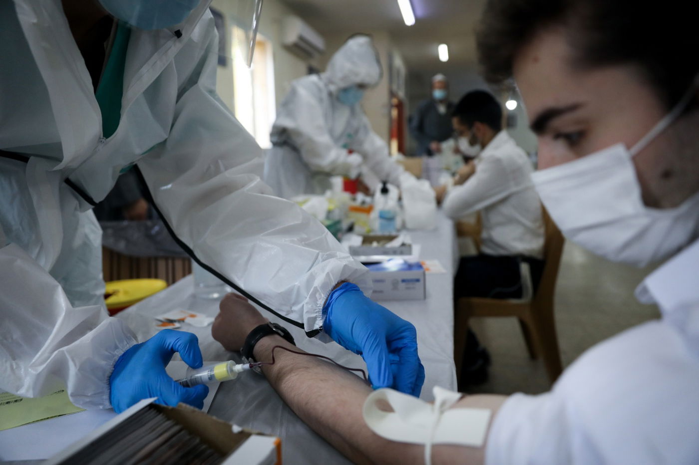 תיעוד: תלמידי הישיבות שהחלימו מקורונה תרמו את דמם כפלאזמות לחולים