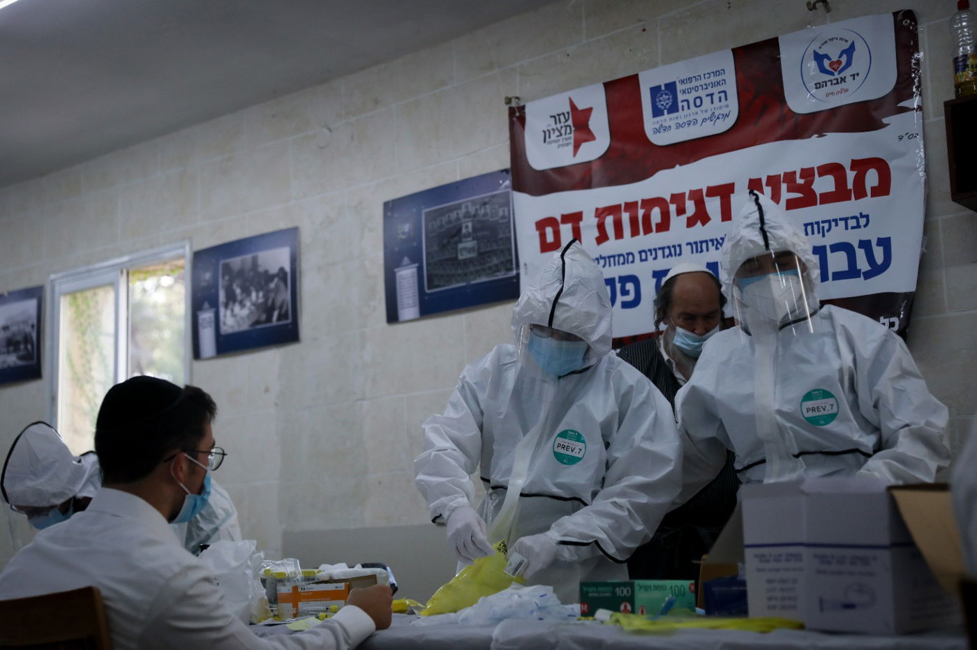 תיעוד: תלמידי הישיבות שהחלימו מקורונה תרמו את דמם כפלאזמות לחולים