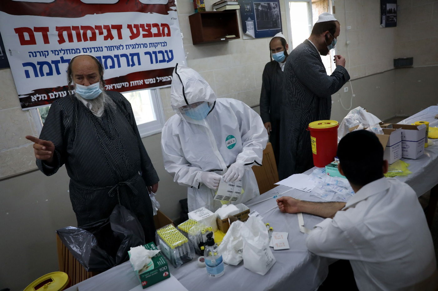 תיעוד: תלמידי הישיבות שהחלימו מקורונה תרמו את דמם כפלאזמות לחולים