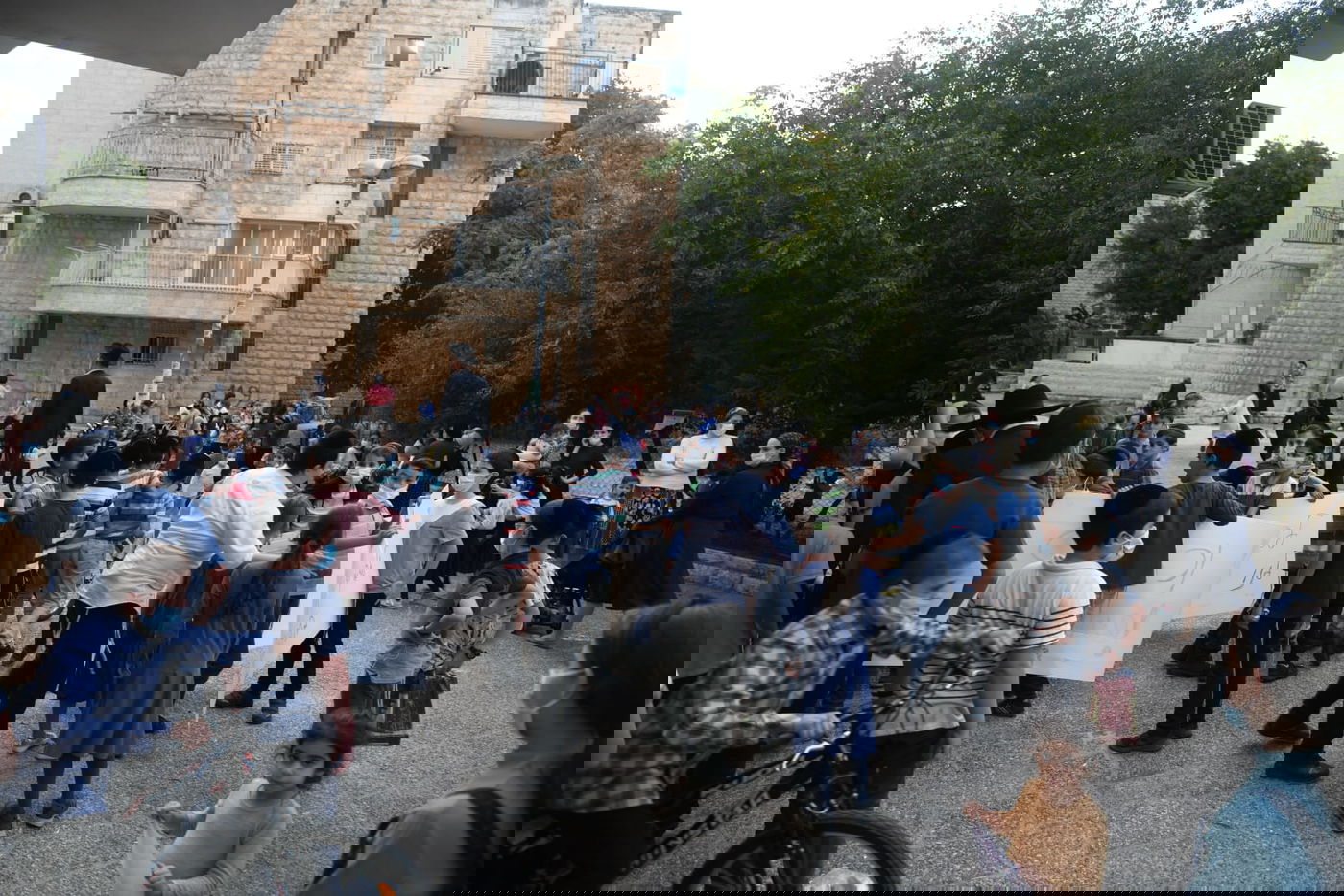 מחאה במעלות דפנה: "מסכנים את חיינו"