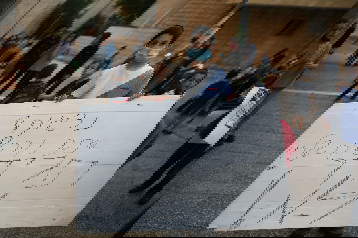 מחאה במעלות דפנה: "מסכנים את חיינו"