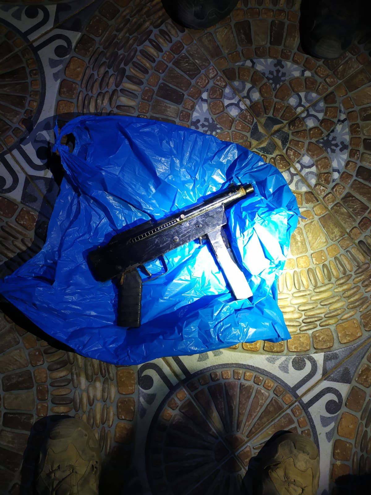 מחבלים שתכננו פיגוע ירי נעצרו בביתם. צפו