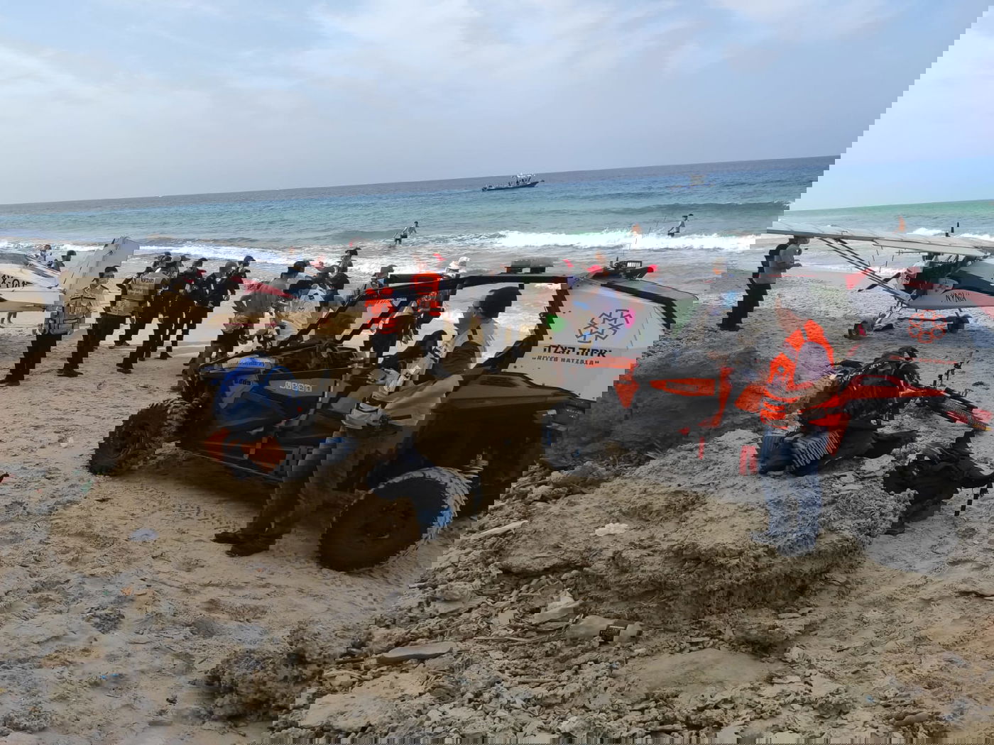 מטוס קל נחת בחוף הים; הטייס לא נפגע