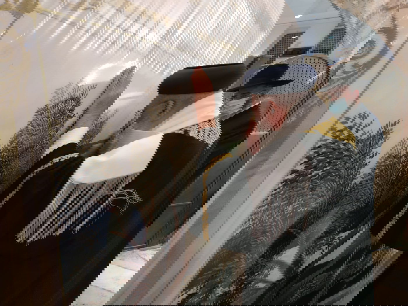 הראשון לציון הגר"ש עמאר ביכה בדמעות בקבר רחל