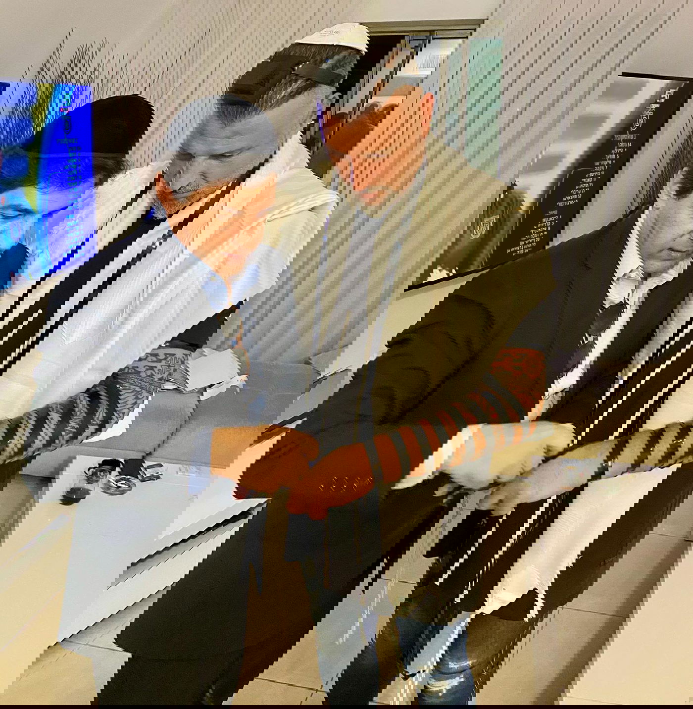 איציק זוהר חגג יום הולדת עם ציצית ותפילין