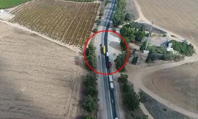 תיעוד מרחפן המשטרה: נהג משאית חוצה קו הפרדה