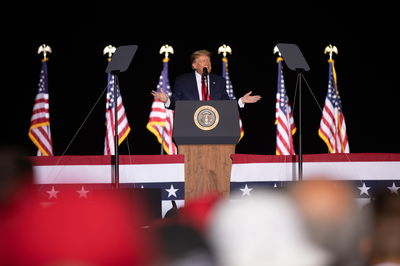 טראמפ: תצביעו ביידן, הילדים לא יהיו בבתי ספר